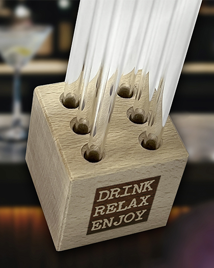 Contento Holzcube mit Lasergravur + Glastrinkhalmen