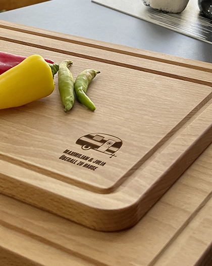 Contento Holz-Schneidbrett mit Saftrille, mit Lasergravur